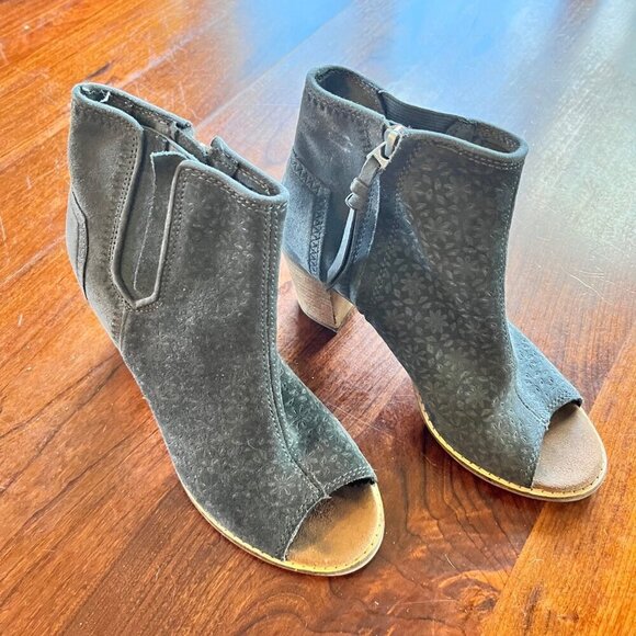 TOMS Women's Black Suede‎ Floral Open-Toe Booties Size 7.5 - Picture 1 of 9